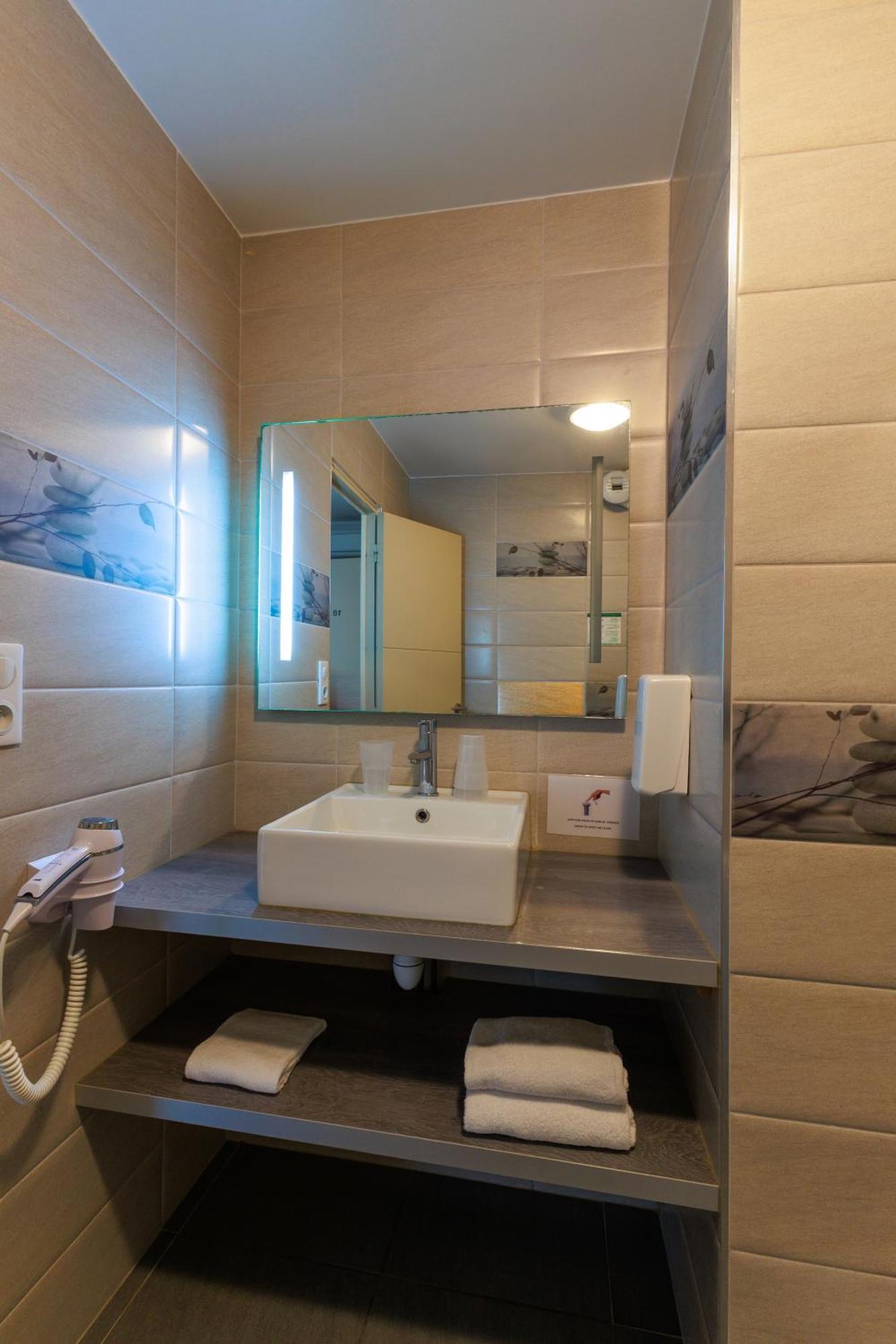 Logis Hotel Le Rochelois La Rochelle  Exterior foto